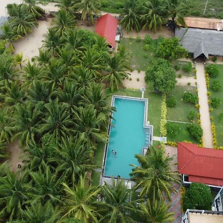 Nn Beach Resort & Spa Nilaveli Bagian luar foto