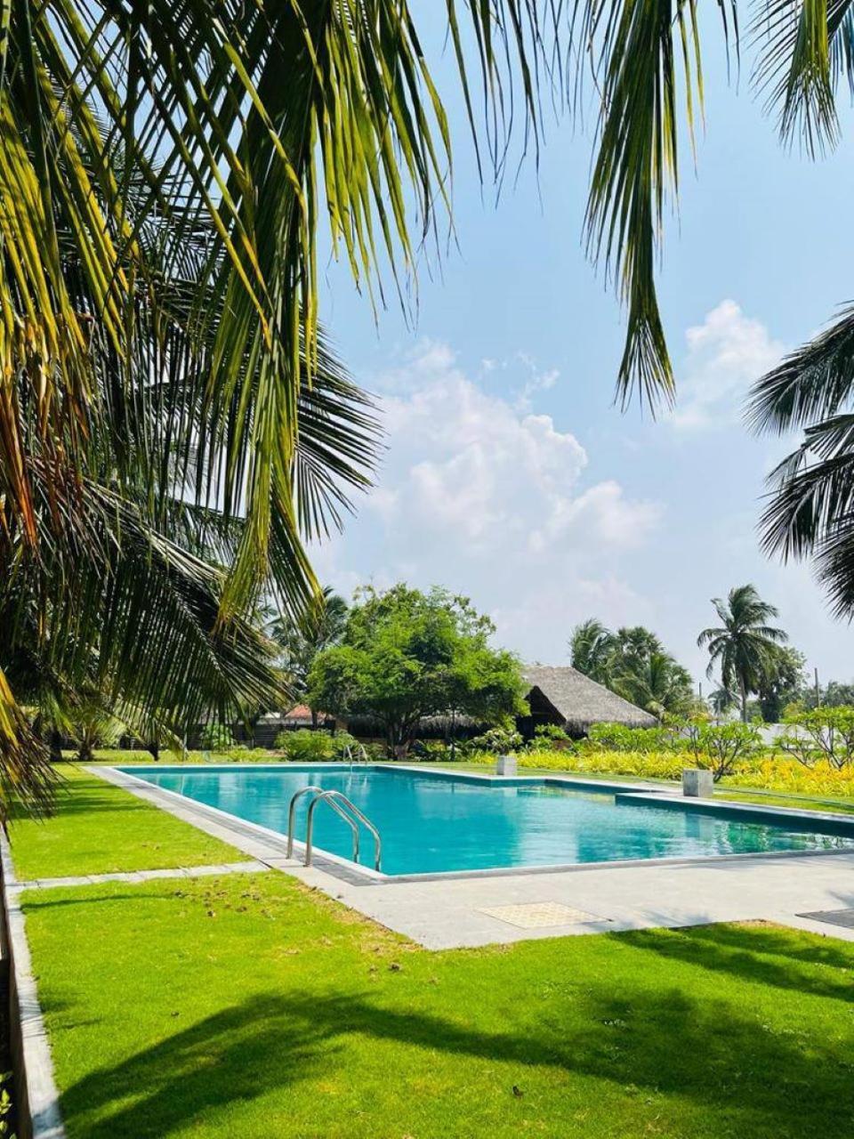 Nn Beach Resort & Spa Nilaveli Bagian luar foto