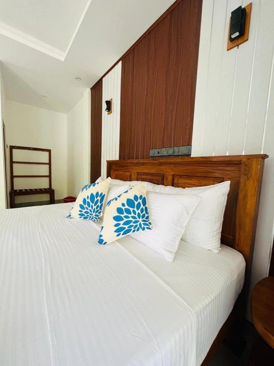 Nn Beach Resort & Spa Nilaveli Bagian luar foto