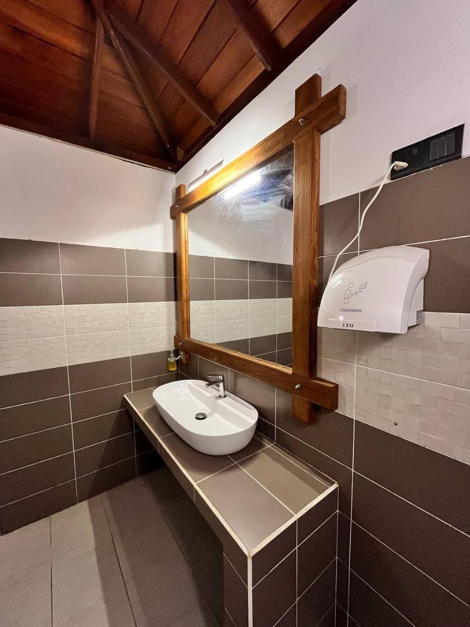 Nn Beach Resort & Spa Nilaveli Bagian luar foto