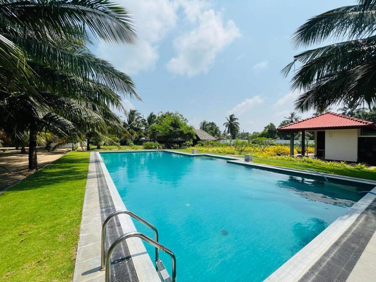 Nn Beach Resort & Spa Nilaveli Bagian luar foto