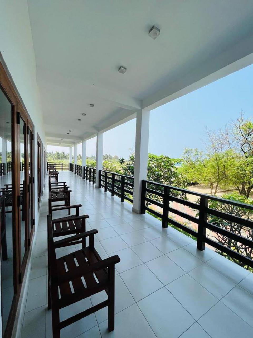 Nn Beach Resort & Spa Nilaveli Bagian luar foto