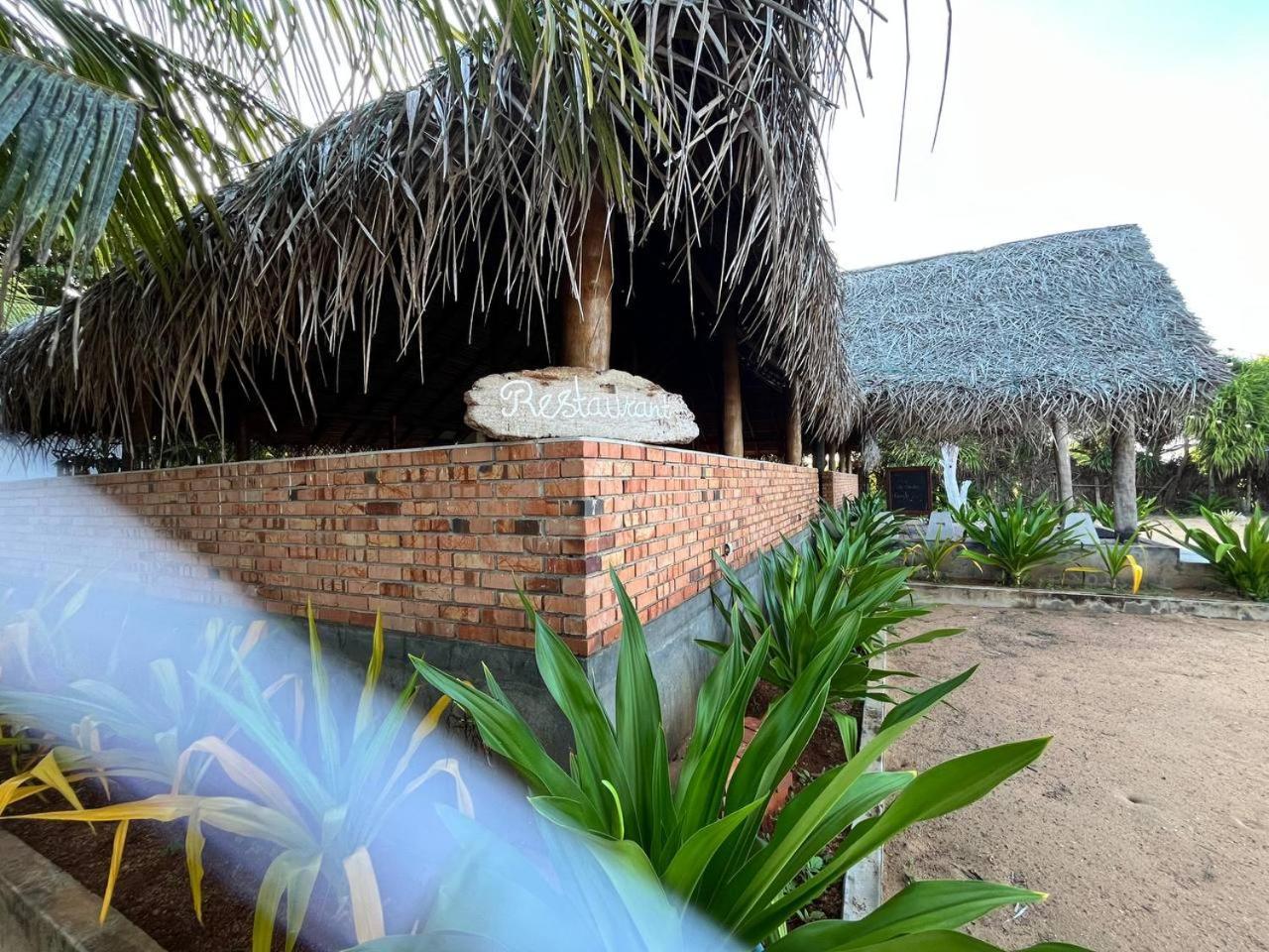 Nn Beach Resort & Spa Nilaveli Bagian luar foto