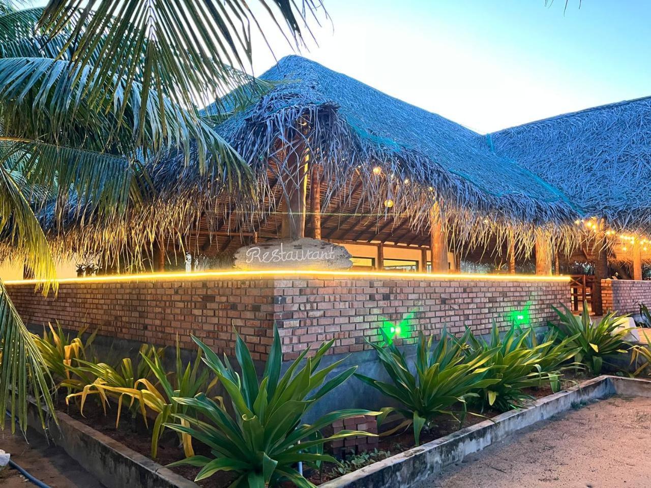 Nn Beach Resort & Spa Nilaveli Bagian luar foto