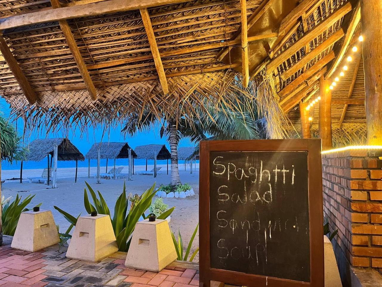 Nn Beach Resort & Spa Nilaveli Bagian luar foto
