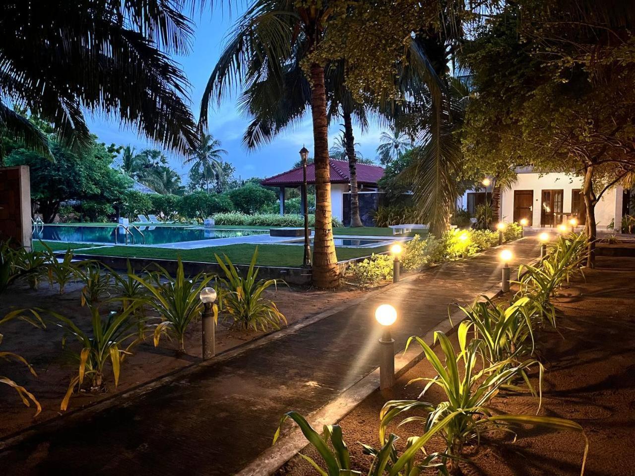 Nn Beach Resort & Spa Nilaveli Bagian luar foto