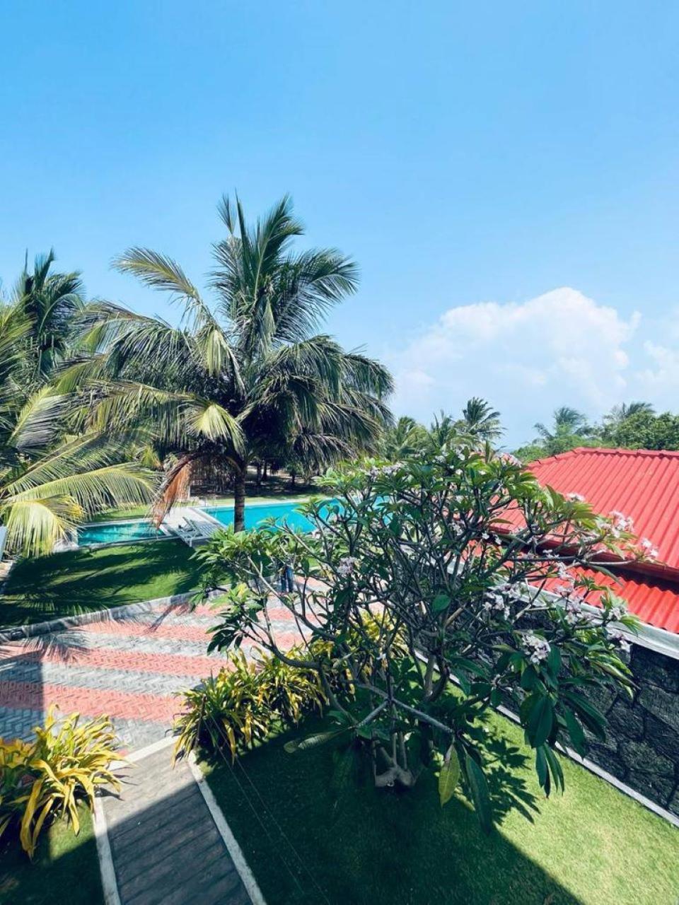 Nn Beach Resort & Spa Nilaveli Bagian luar foto
