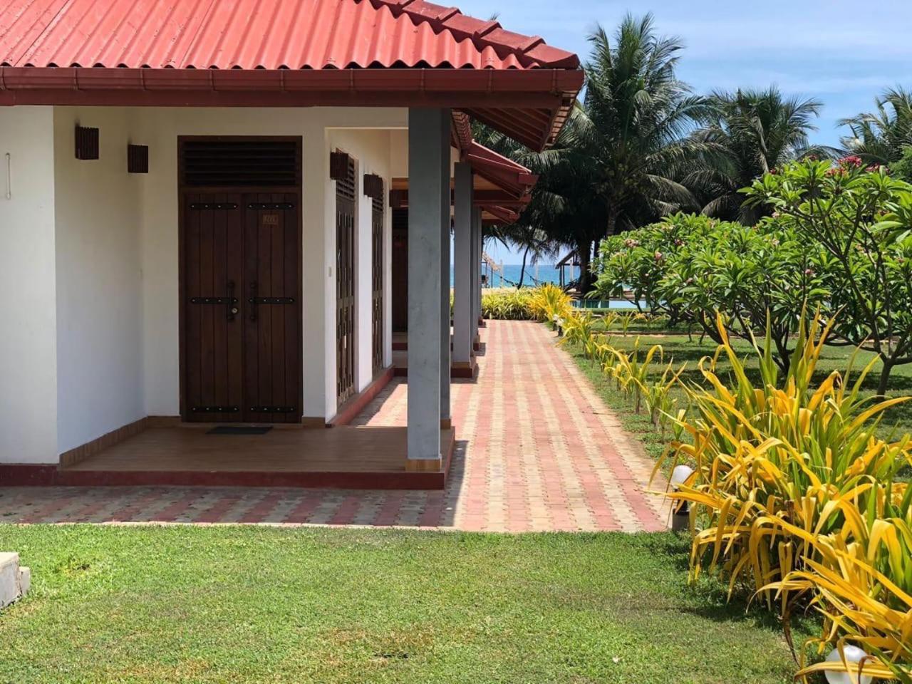 Nn Beach Resort & Spa Nilaveli Bagian luar foto