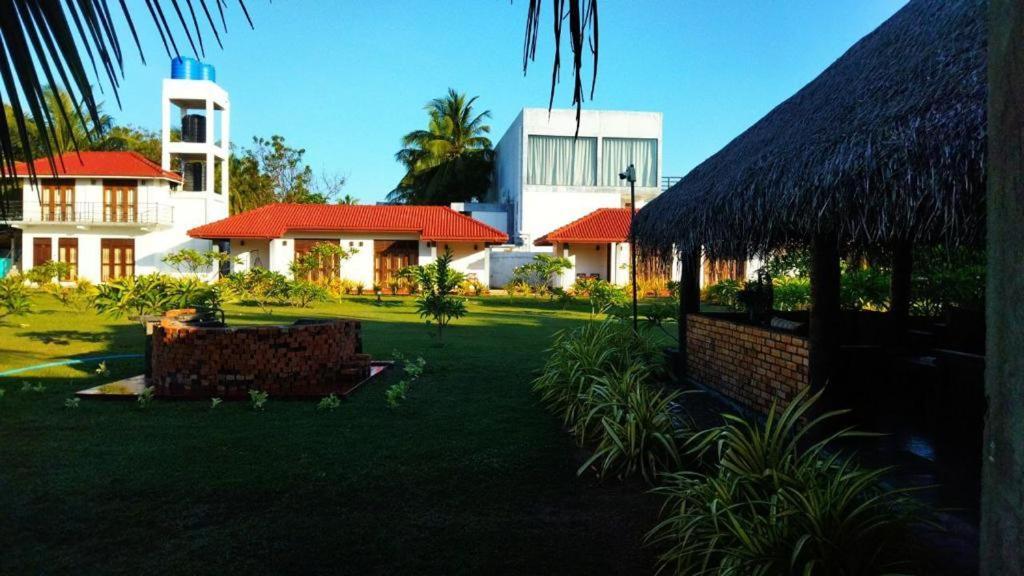 Nn Beach Resort & Spa Nilaveli Bagian luar foto