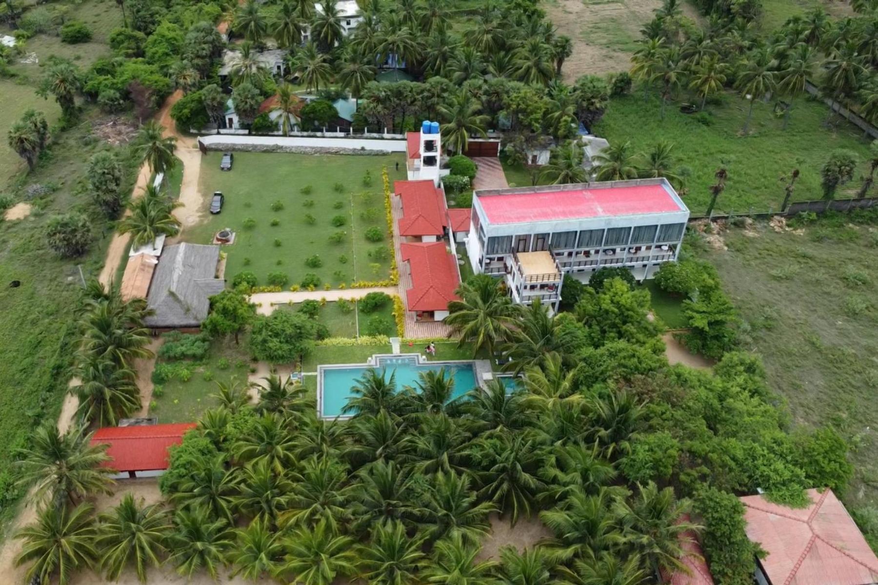 Nn Beach Resort & Spa Nilaveli Bagian luar foto